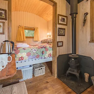  Lodge Craven Shepherd Huts